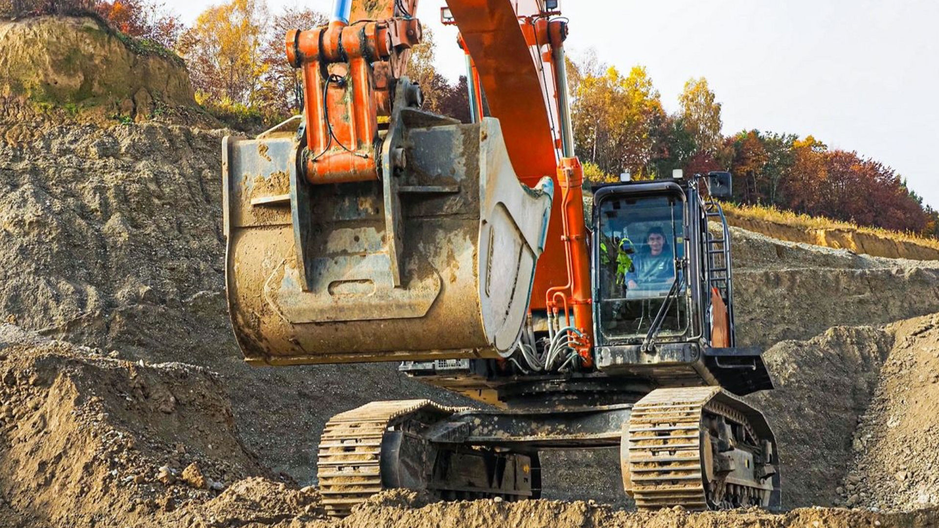 Hitachi ZX490-7 offers comfort and reliability in challenging